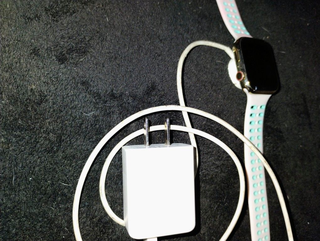 Apple Watch Series 8 Sapphire Crystal & Aluminum Watch