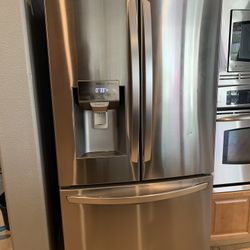 LG THINQ REFRIGERATOR WITH CRAFT ICE MAKER