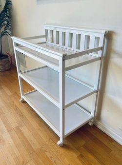 Baby changing table with wheels
