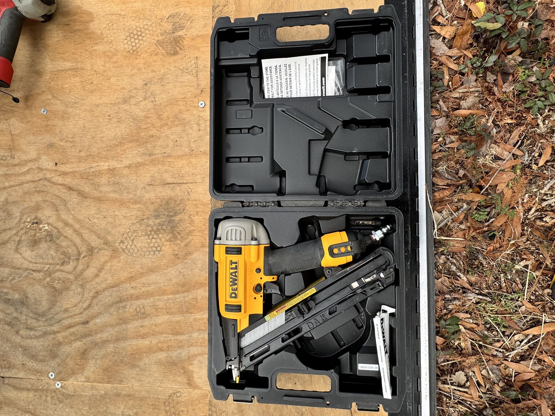 DEWALT Pneumatic Finish Nailer, 15-Gauge, 1/4 in., Corded (DWFP72155)