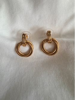 Monet vintage gold toned earrings