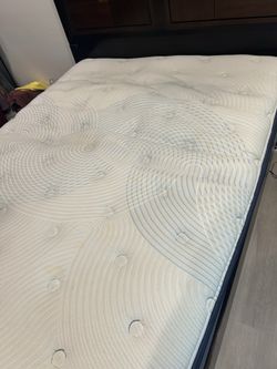 Queen size mattress and box spring