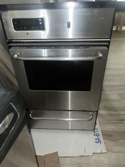 Oven. 30 Inch Maytag. Wall Oven