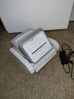 Swimming Pool Vacuum Robot