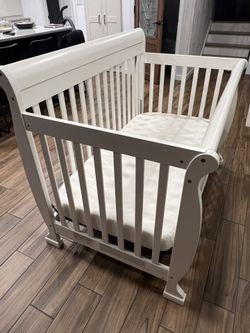 DaVinci 4-in-1 convertible crib