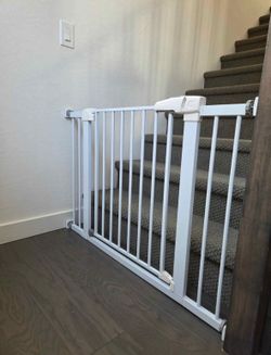 Wide Adjustable Pet Gate / Baby Gate - Fits Openings 26” - 40”