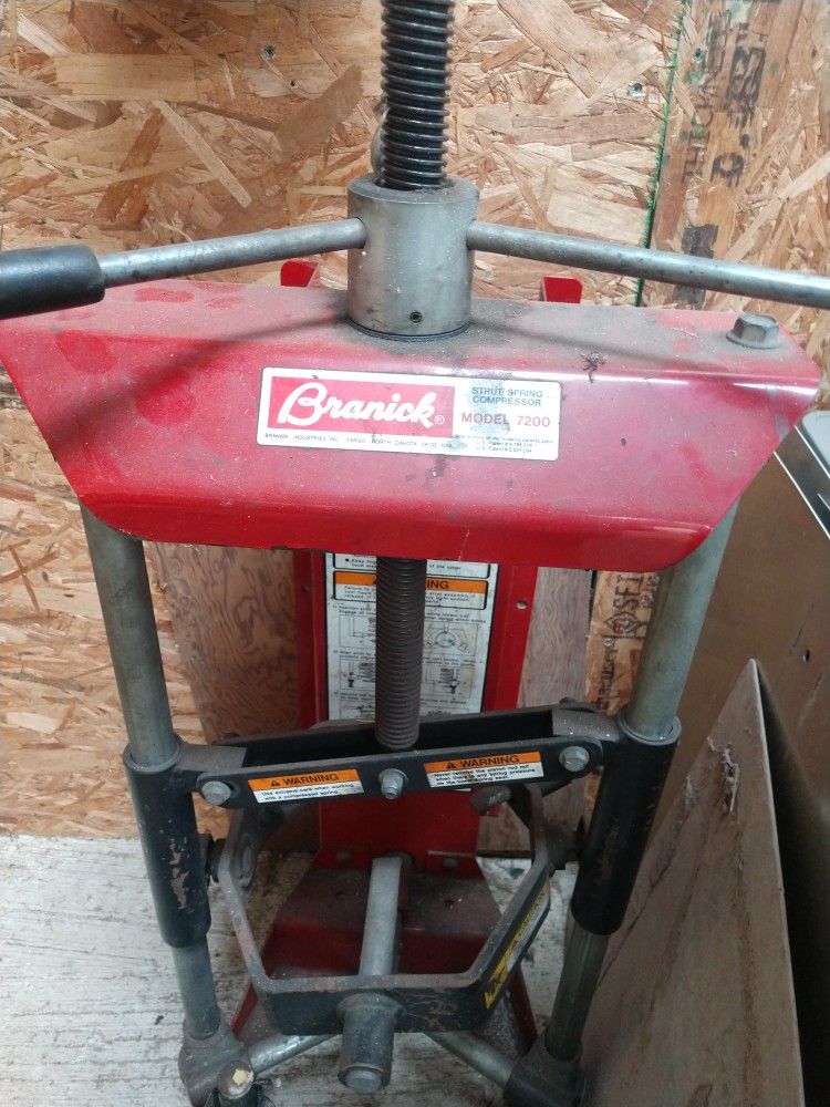 Strut Compressor Wall Mounted