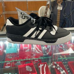 Adidas Shoes Size 8 And A Half 