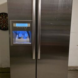 Whirlpool Refrigerator, Delivery Available For Extra 
