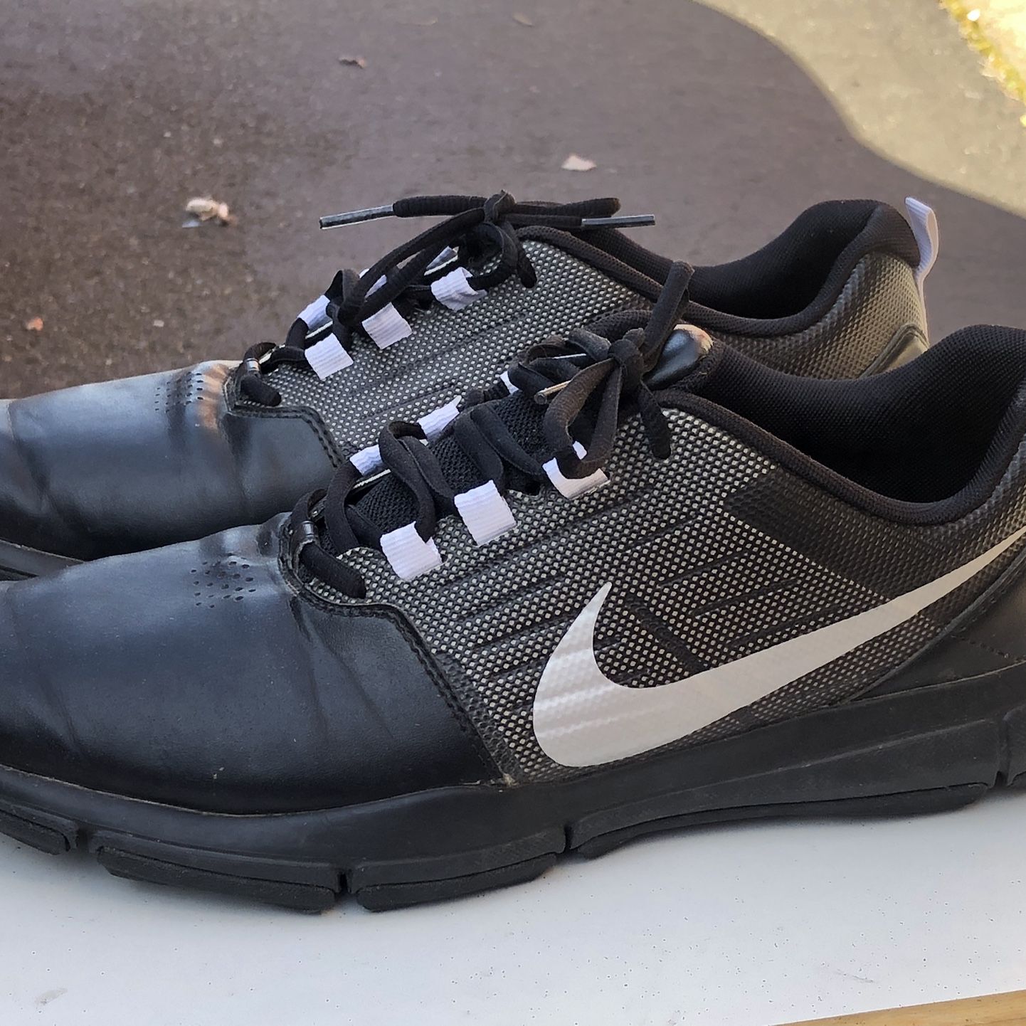 Nike Explorer CTRL 704694-001 Men's Black Golf Cleats Spikeless