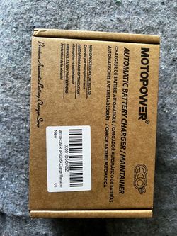 MOTOPOWER MPO0205A 12V 800mA Automatic Battery Charger, Maintainer, Trickle and Desulfator