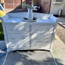 Farmhouse (6) Drawer White Dresser with New Brushed Gold Knobs.