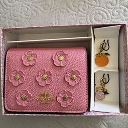 Cartera con 2 llaveros