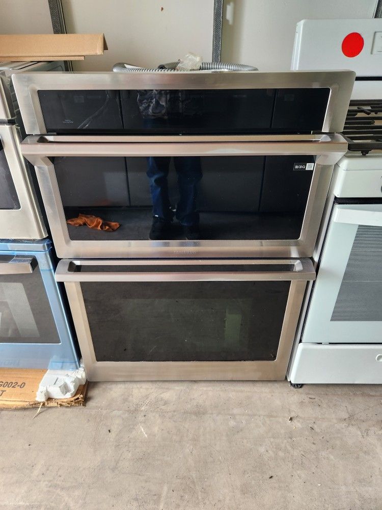 30-inch wide electric oven 220 is new Samsung brand is the combo