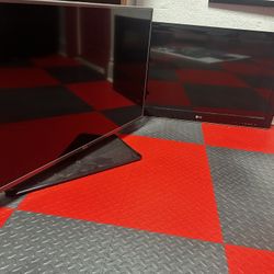 2 LG Monitors