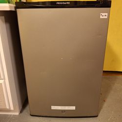 Compact Frigidaire Refrigerator With Freezer