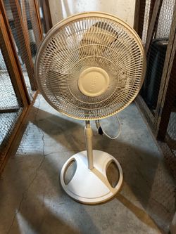 Working condition oscillating white Lasko tower fan