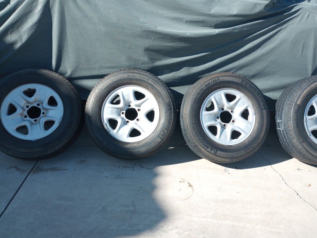 Juego De Llantas Michelin En Buenas Condiciones Medida 255 70 R 18