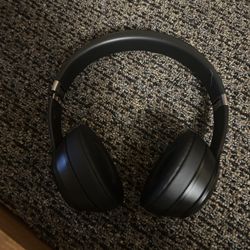 Beats solo 4 (Read Description)