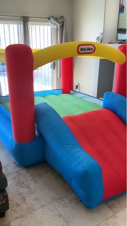 Kids bounce house