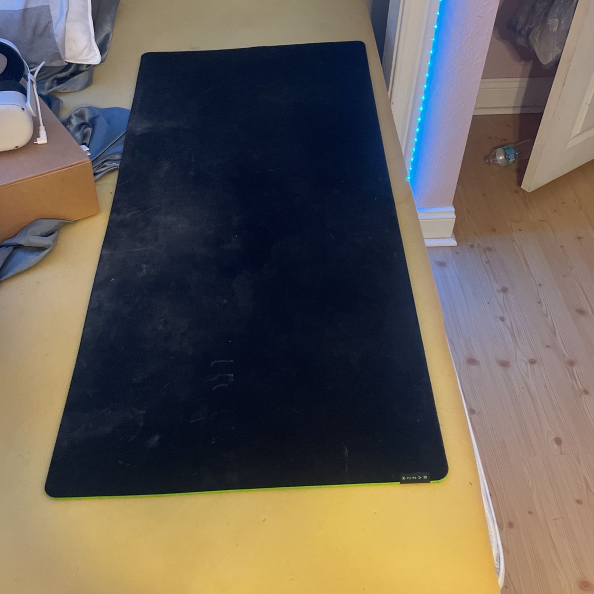 Razer Gaming Mousepad (VERY LARGE)