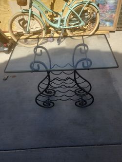 Wine rack table