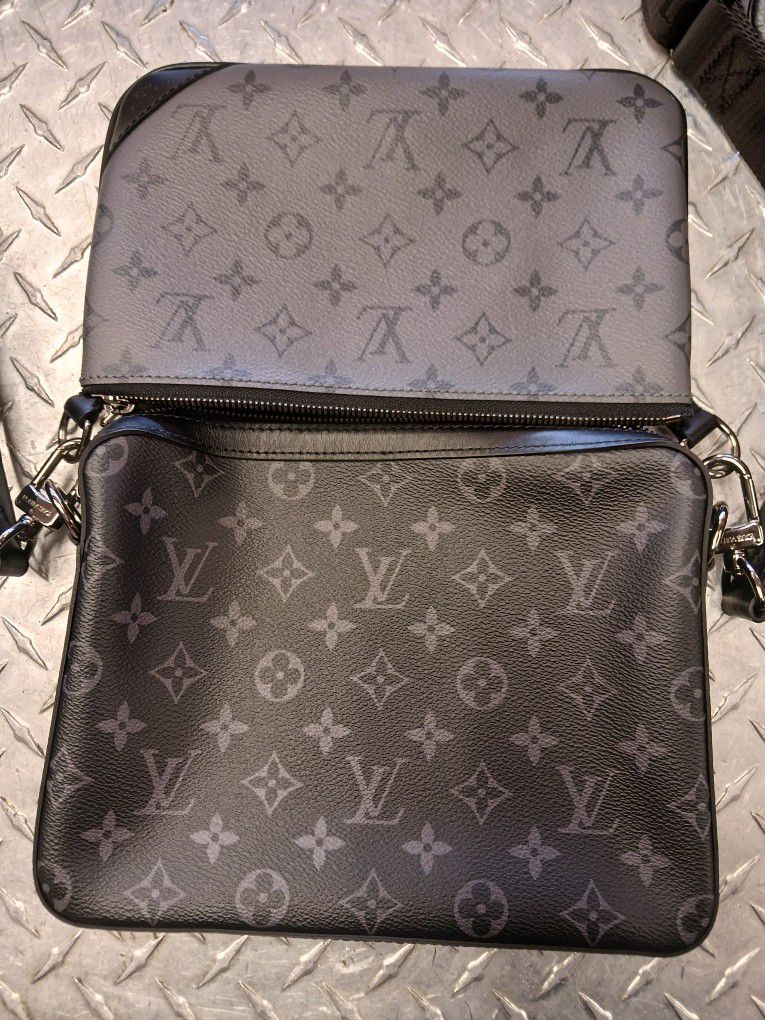 louis vuitton trio messenger for Sale in Tacoma, WA - OfferUp