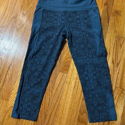 Athleta 7/8 blue and black patterned leggings