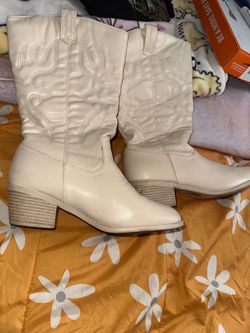 Cow girl boots size 8