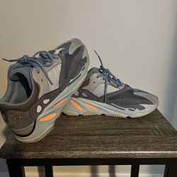 Adidas Yeezy Boost 700 V Carbon Blue Mens Size 9