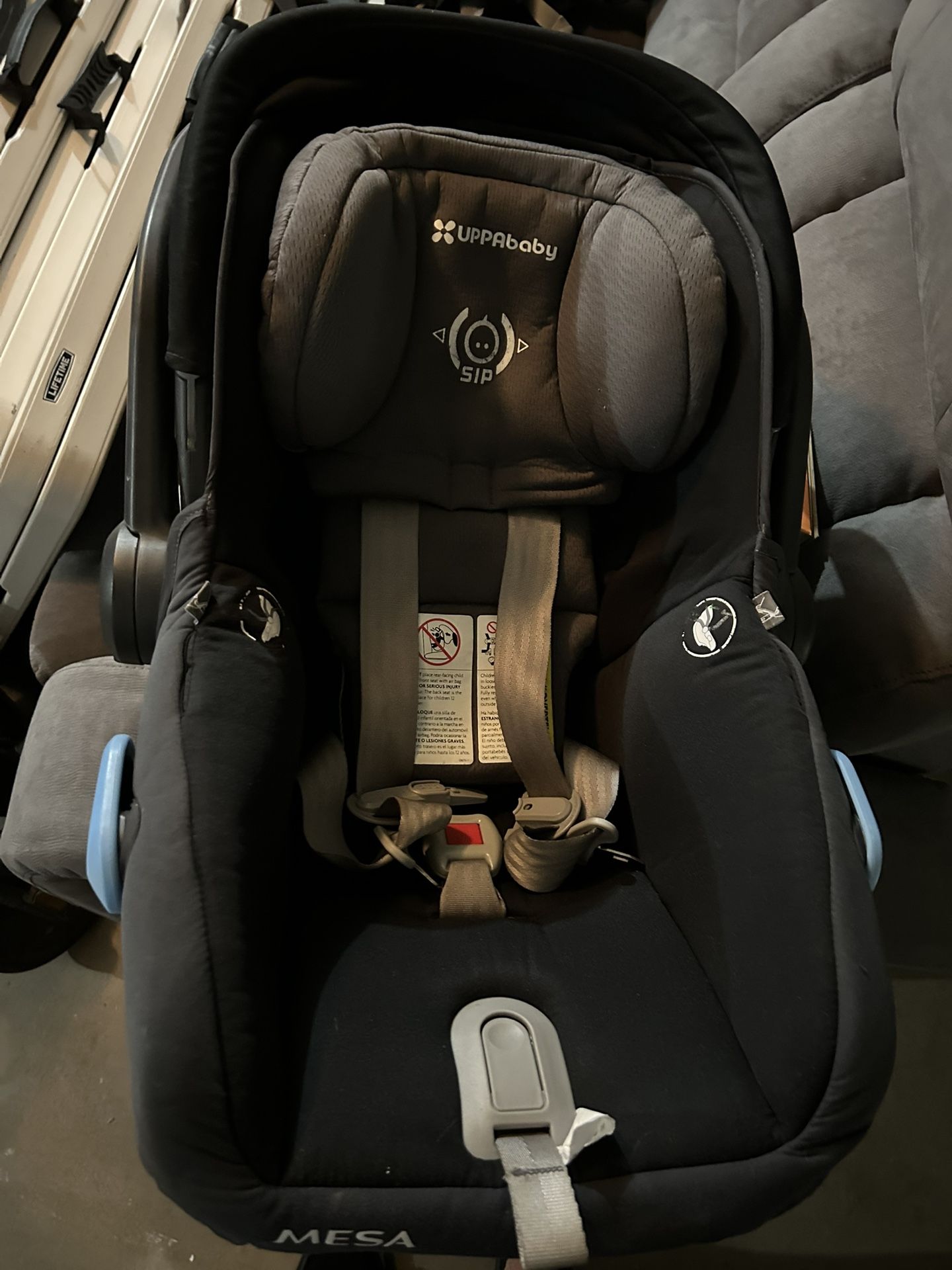 Uppa baby Mesa car seat with base pick up in lemon grove