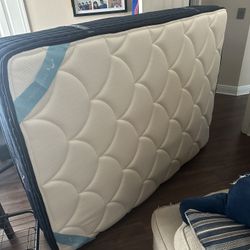 Dream Cloud premier Full Mattress 