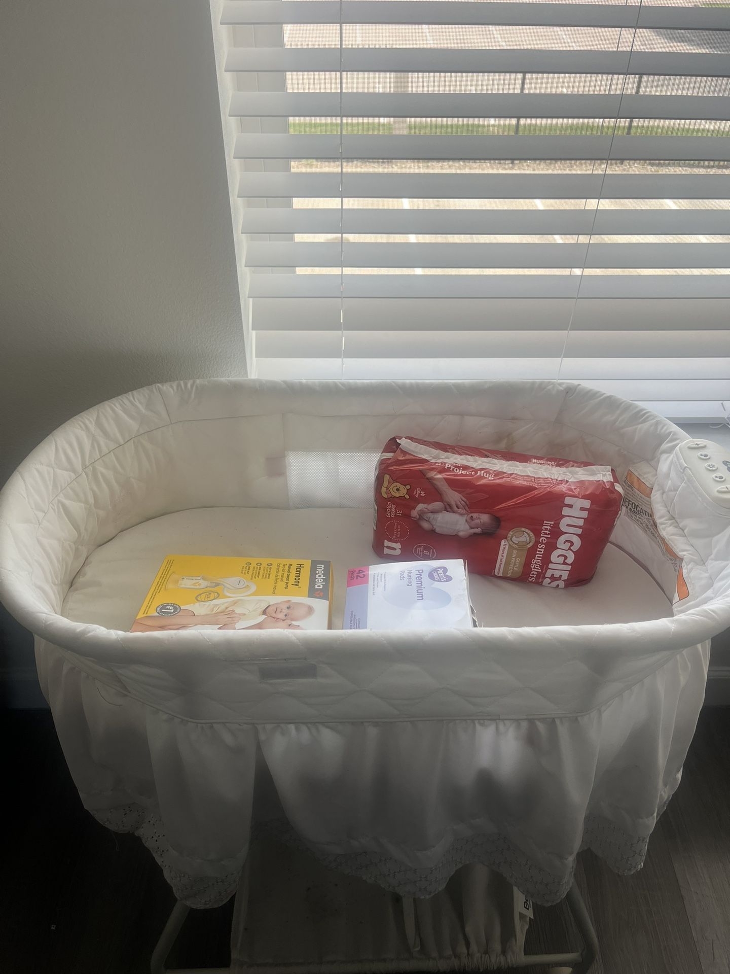Baby Bassinet , Baby Diapers (newborn), Breast pumps (unused)