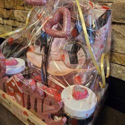 Valentine's Gift 🎁 💕with  Bath And Body Sets Included 
