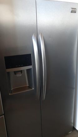 Frigidaire Side-by-Side Stainless Steel Refrigerator Fridge
