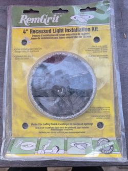 Recess light hole saw