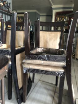 Cuatro sillas por $30