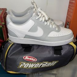 Nikes 10-1/2 Mens Mullica 08215 $75