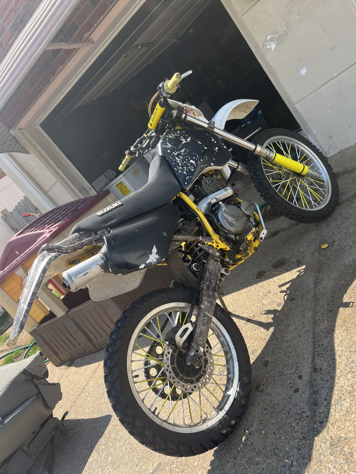 250 Cc Suzuki Dirt Bike Runs Great