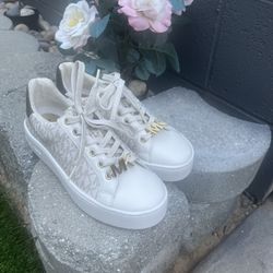 Michael Kors  Size 5.5w