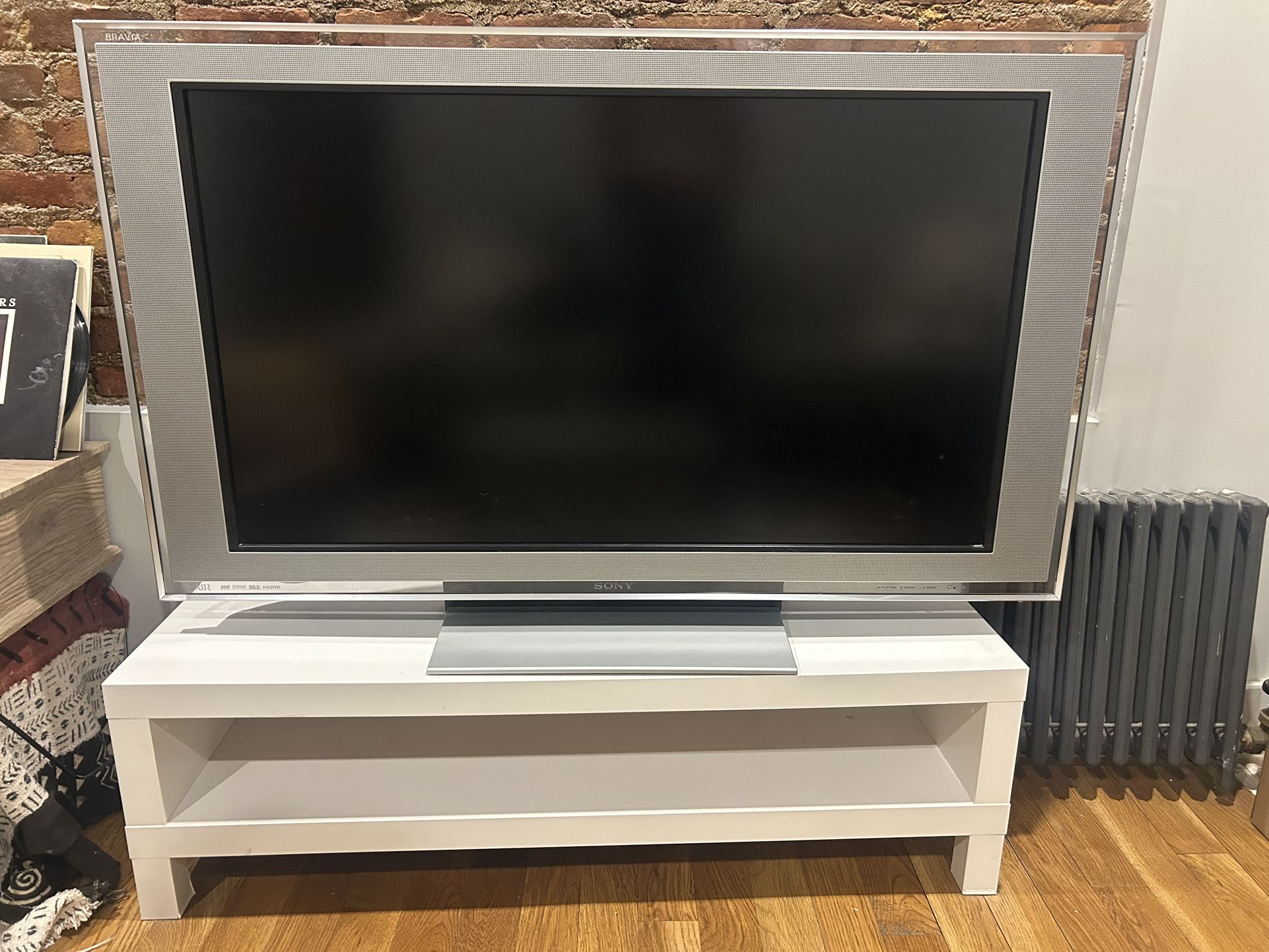 Sony BRAVIA 46” HDTV – Model KDL-46XBR2 – Excellent Condition