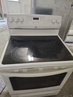 Electric range with hood vent