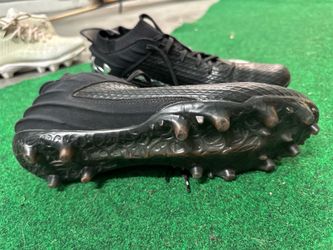 Size 12 men’s under armor cleats