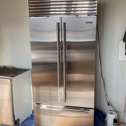 Sub Zero Refrigerator 