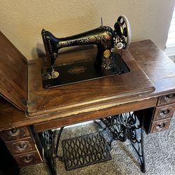 Antique singer sewing machine 1912