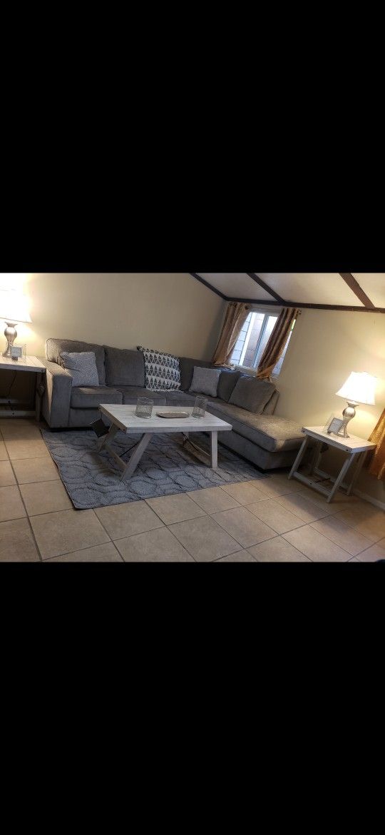 Coffe Table With 2 End Tables.