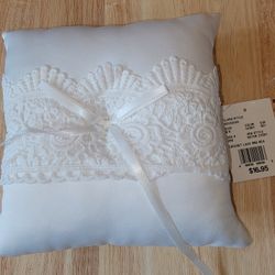 BRAND NEW RING PILLOW 