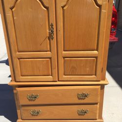 🥰ARMOIRE/2 DRAWER AND LOTS OF SPACE BEHIND DOORS 🥰