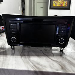 ORIGINAL 2018 Nissan Rogue Radio Headunit with Apple CarPlay