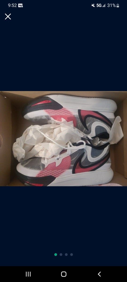 BRAND NEW NIKE SHOES 